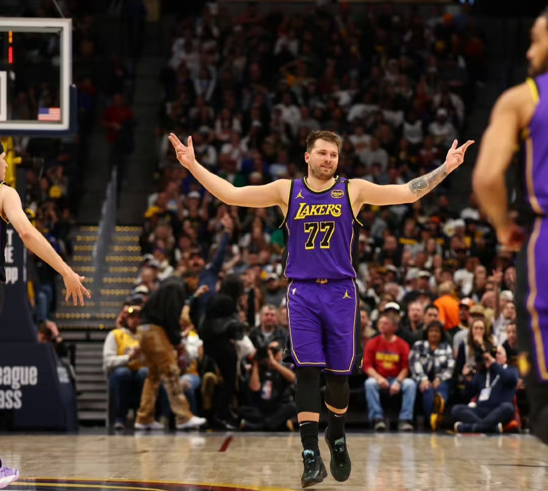 关于掘金横扫湖人，哈里斯统治全场的信息