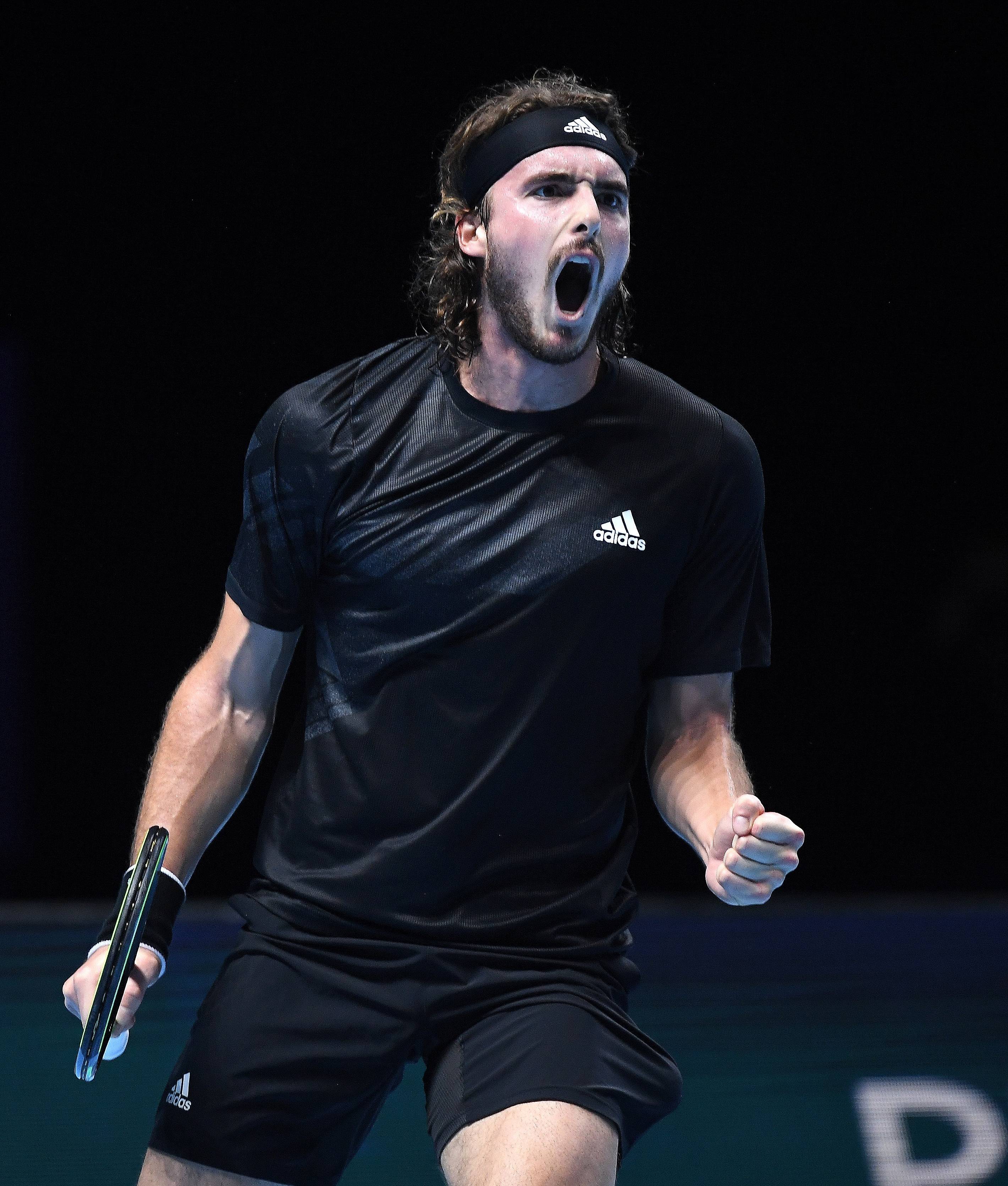 包含美国网球队完胜意大利网球队，西西帕斯爆发神勇的词条