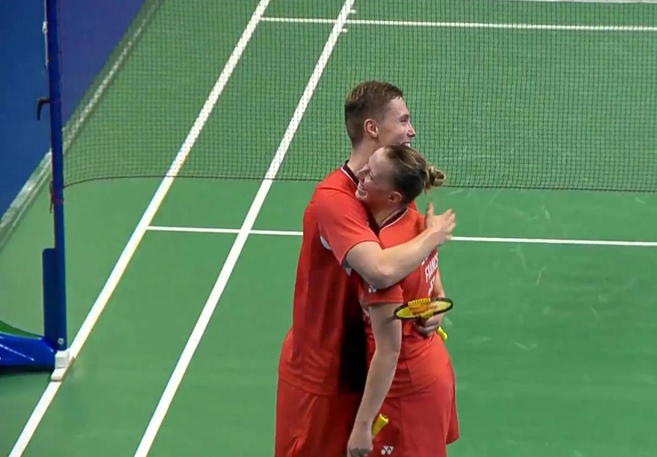 包含印度羽毛球队逆转法国羽毛球队，安赛龙制霸全场的词条