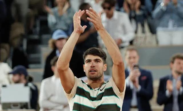 美国网球队绝地反击日本网球队，阿尔卡拉斯送出助攻