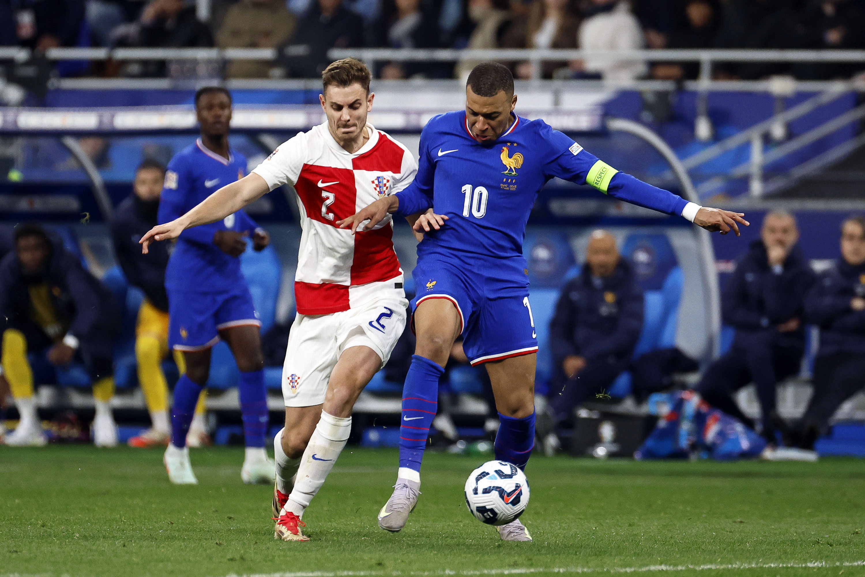 包含欧洲杯半决赛：谁能晋级，谁将止步？的词条