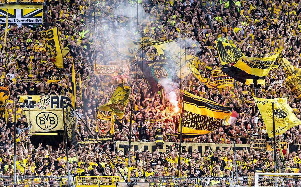 包含多特蒙德继续保持不败，主将表现出色领队夺胜的词条