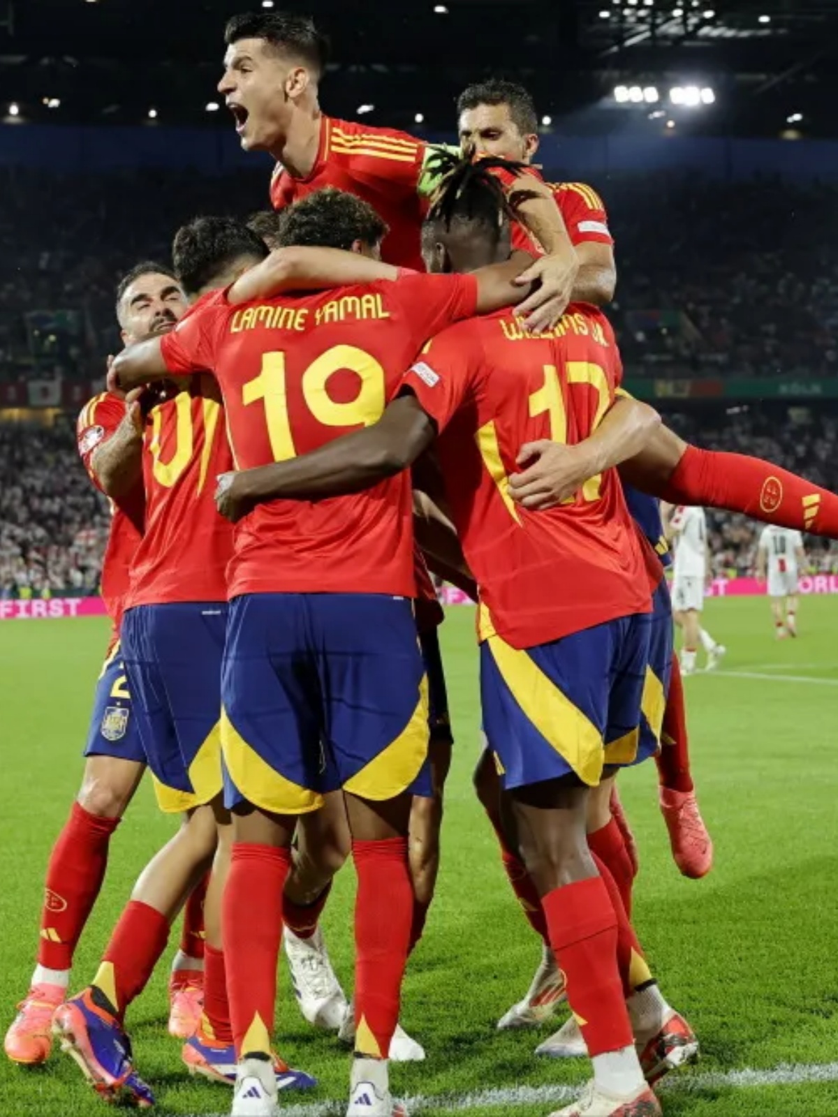 包含西班牙球员状态火爆，助球队实现逆转胜利的词条