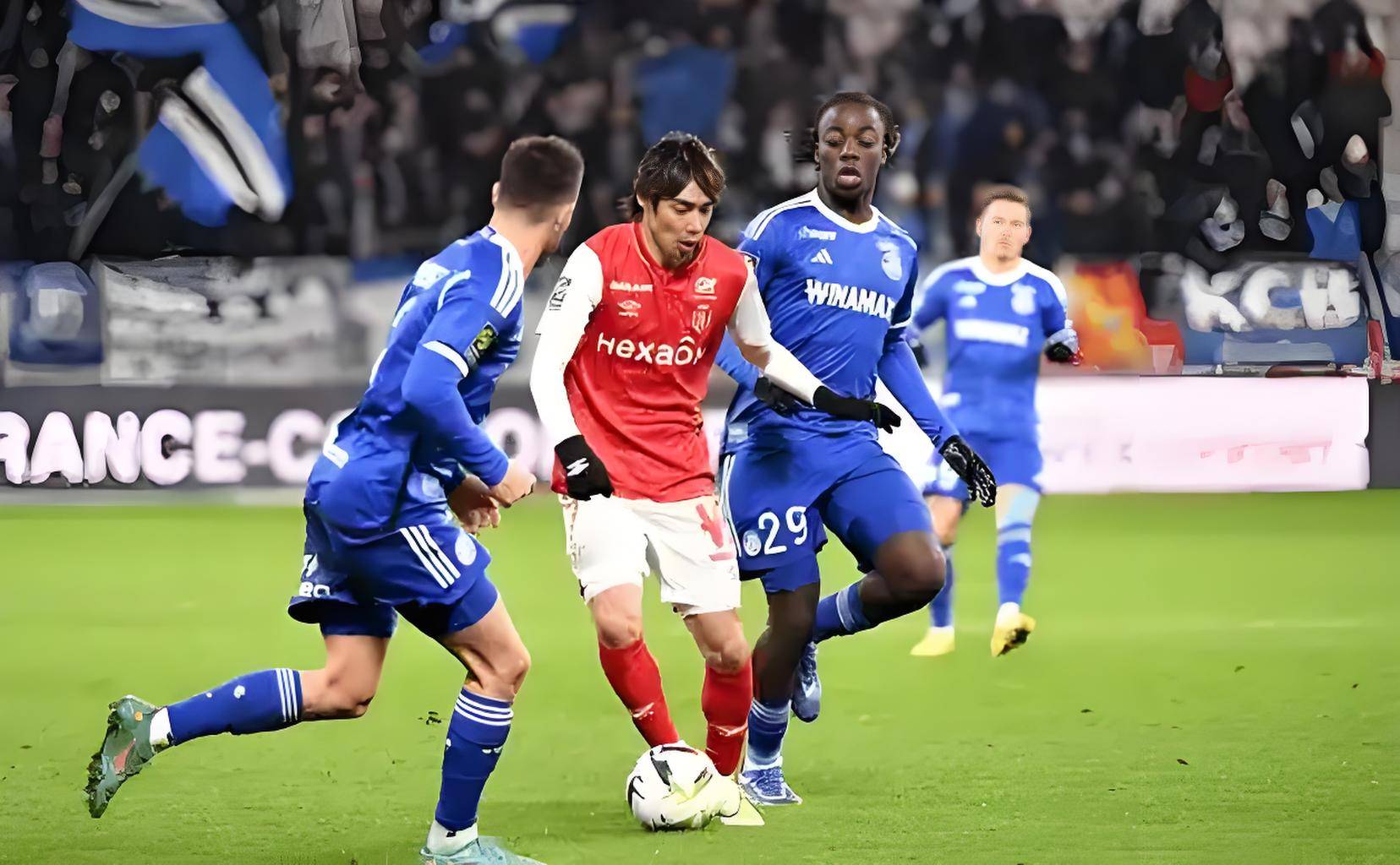 包含斯特拉斯堡战平对手，勉强守住不败纪录的词条