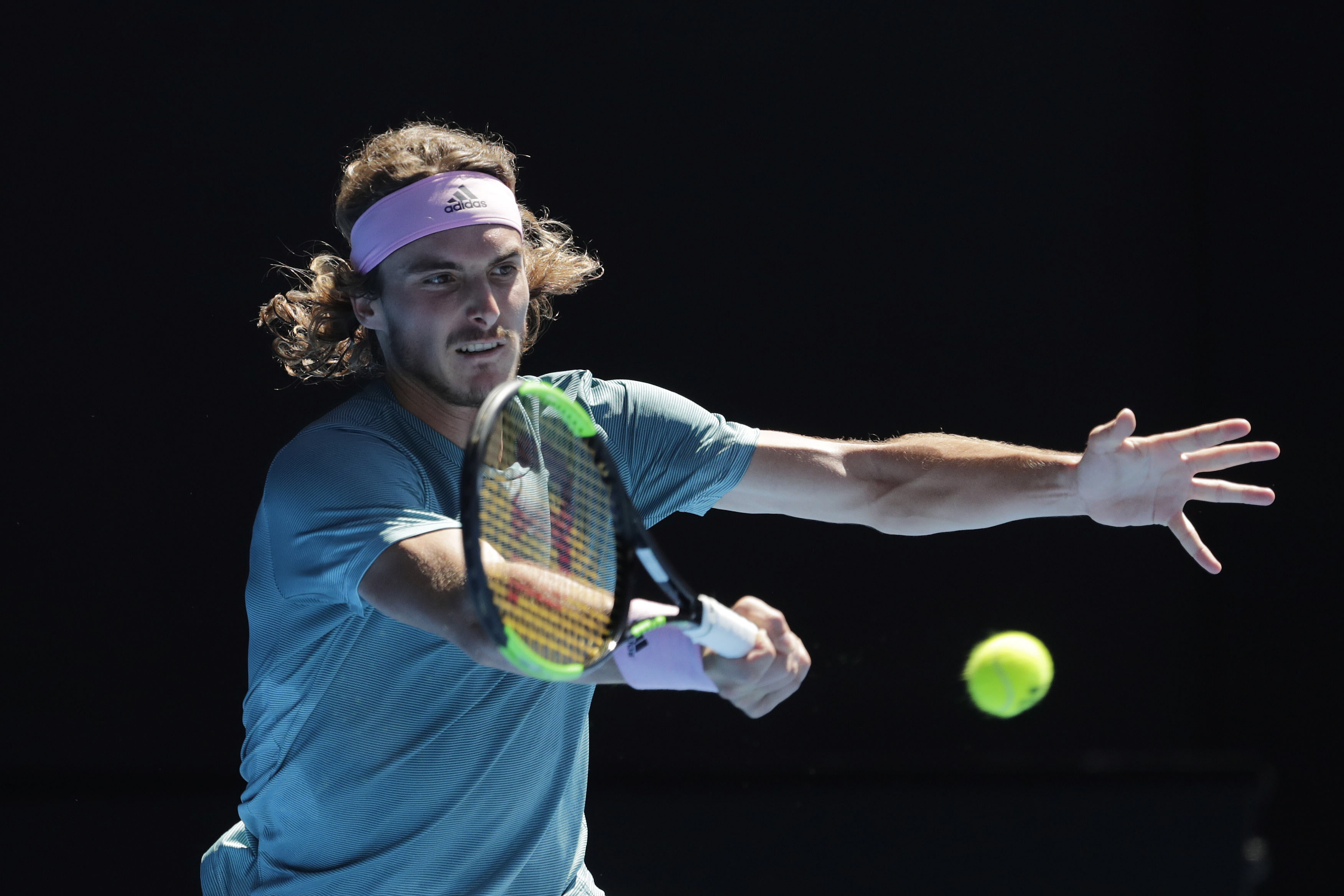 关于澳大利亚网球队横扫法国网球队，西西帕斯打破历史纪录的信息